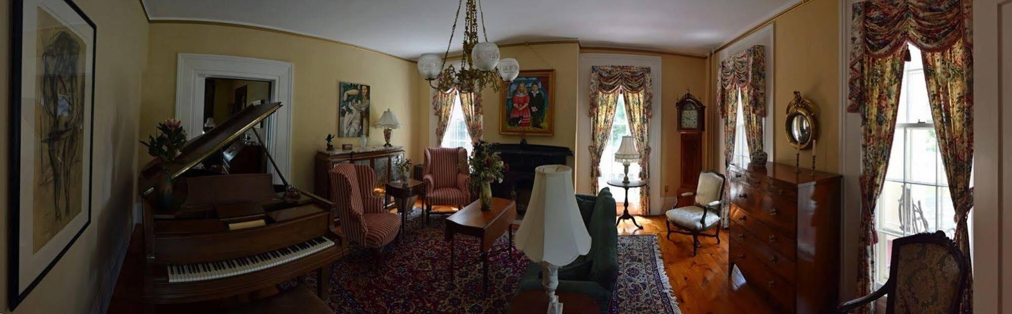 Oakcliff Bed And Breakfast Halfmoon エクステリア 写真
